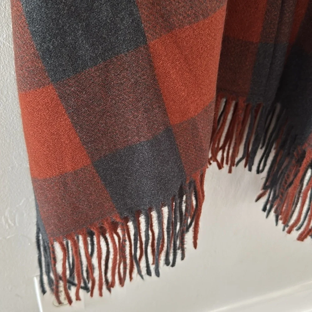 Marc New York Shawl Poncho Plaid Blanket Scarf one Size Snap Closure NEW